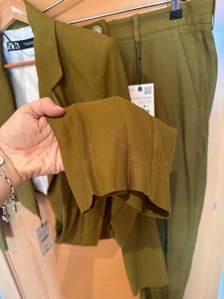 Traje Zara Chaqueta talla M y Pantalón talla L