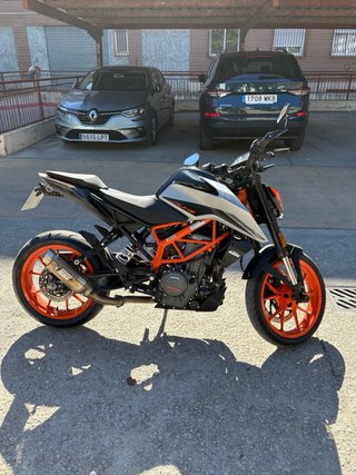 KTM Duke 390 (2022)