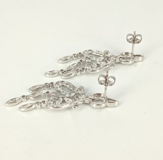 Pendiente oro blanco de 18k circonitas, 7.31 g.