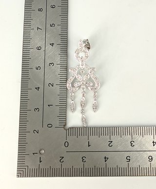 Pendiente oro blanco de 18k circonitas, 7.31 g.