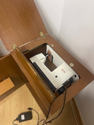 Mueble Singer Alfa con máquina de coser