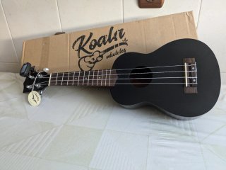 Ukelele Koala Negro con Afinador