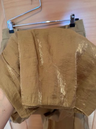 Pantalón fluido dorado mostaza efecto tipazo