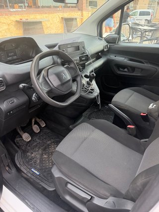 Peugeot Rifter Blanca con maletero grande