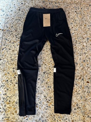 Pantalón deportivo Nike negro