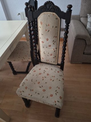 Sillas antiguas de madera