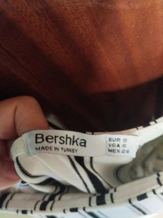 Mono Bershka Blanco con Rayas Negras Talla S