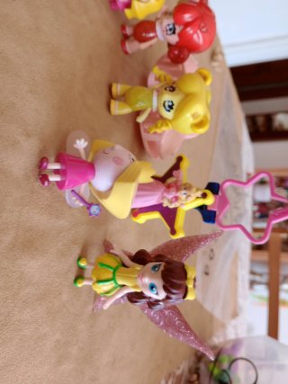 Conjunto de 6muñecas.3€ todo