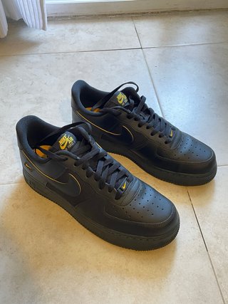 Nike Air Force 1 Negras y Amarillas Talla 43