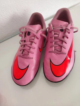 Zapatillas de fútbol Nike rosas Talla 35