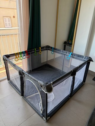 Parque infantil con agarraderas