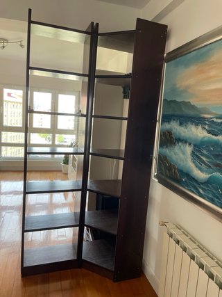 Confezione da 3 scaffali in legno massello con angolo.