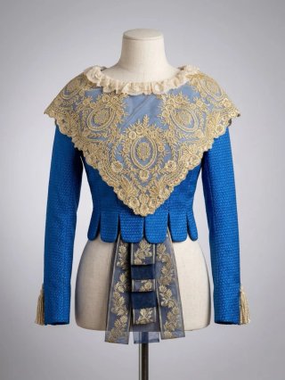 Traje de Fallera completo con corpiño y pañolon
