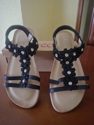 Sandalias Planas Negras con Flores Talla 41