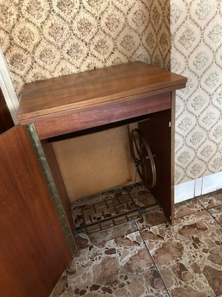 Mesa para máquina de coser de madera