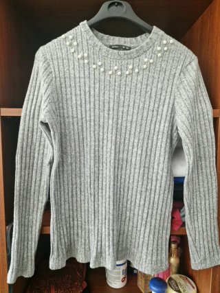 Jersey gris con perlas