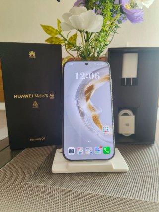 Huawei Mate 70 Air, 12/512 Gb completo, come nuovo