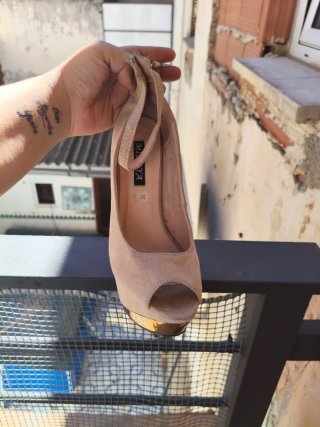 Tacones beige y dorados MIYA talla 38