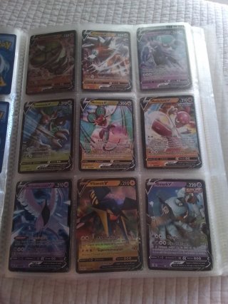 Colección de 9 Cartas Pokémon V