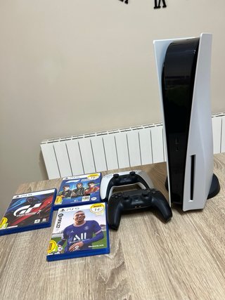 PlayStation 5 + 2 Mandos + 3 Juegos
