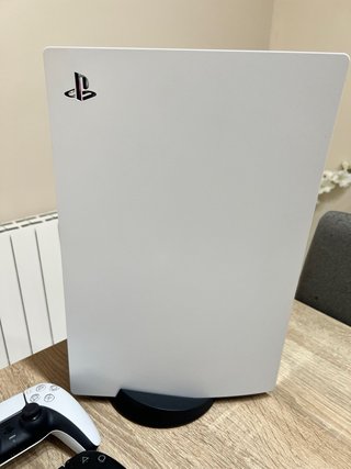 PlayStation 5 + 2 Mandos + 3 Juegos