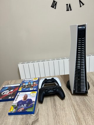 PlayStation 5 + 2 Mandos + 3 Juegos