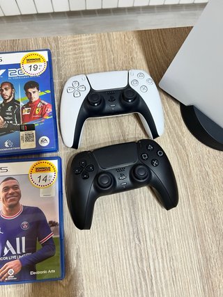 PlayStation 5 + 2 Mandos + 3 Juegos