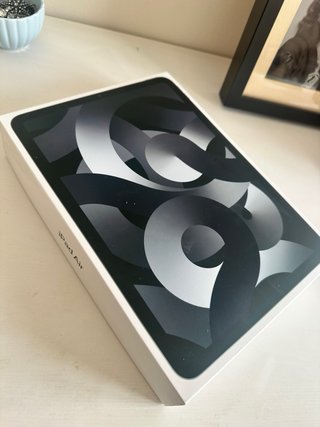 Apple iPad Air 5 M1 64 GB Wi-Fi + 5G con scatola