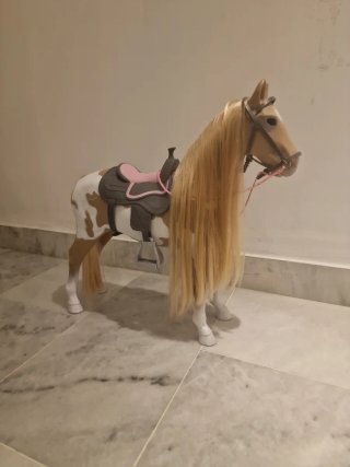Muñeca de Nancy y Caballo de juguete