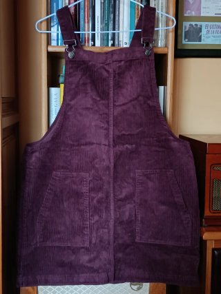 Falda peto pana color burdeos, talla 44