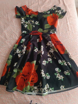 Vestido estampado flores rojas