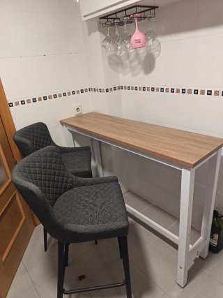 Mesa Alta con 2 Taburetes