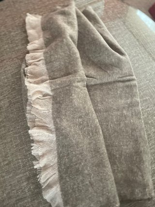 Pashmina color topo con flecos