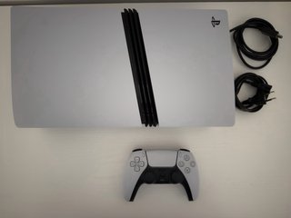 PS5 PRO 2 TB+lector de disco+3 juegos. Poco uso.