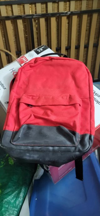 Mochila roja y negra Varias mochilas diferente tam