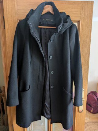 Abrigo negro de paño Zara