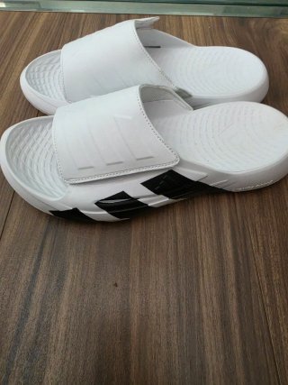 Chanclas Adidas Blancas y Negras