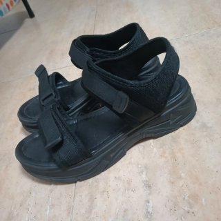 Sandalias de cuña negras