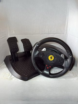 Volante e pedaliera Ferrari Thrustmaster