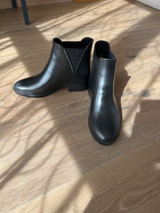 Botines de agua negros