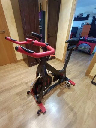 Bicicleta de Spinning Negra y Roja