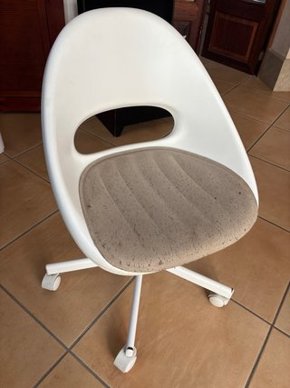 Silla de escritorio blanca y beige