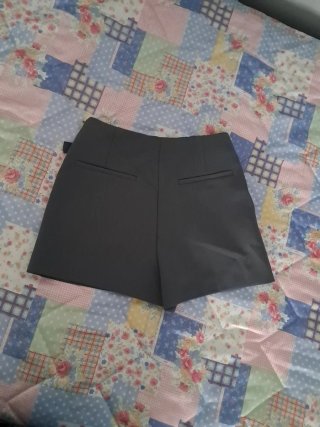 Falda pantalón negra con hebilla