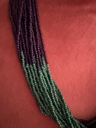 Collar artesanal multicapa azul y verde