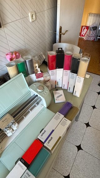 Cricut Máquina Cortar Vinilo + Accesorios