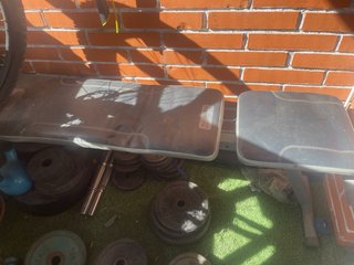 Discos de pesas 5kg, 3kg y 2kg + banco