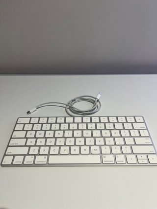 Teclado Apple Plata y Blanco