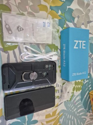 ZTE Blade A52,64GB, negro y regalo funda.