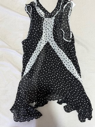 Blusa lunares blanco y negro