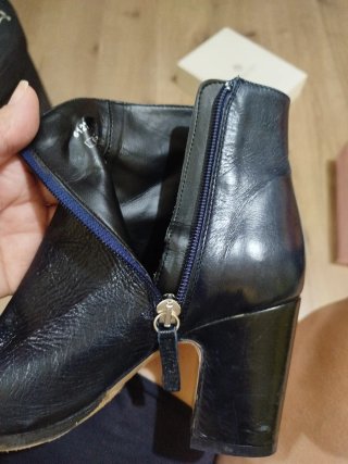 Botines de Piel Negros con Tacón